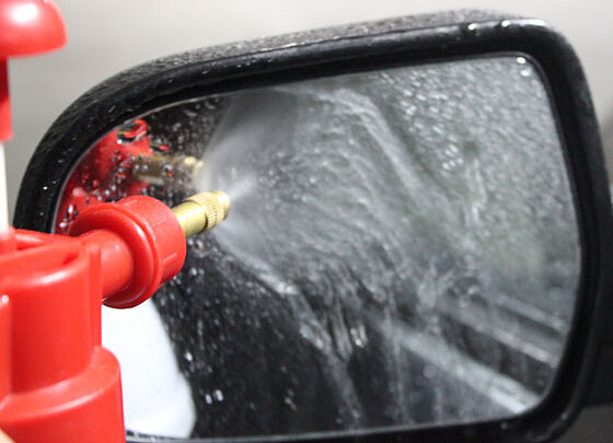 對付雨天后視鏡水珠