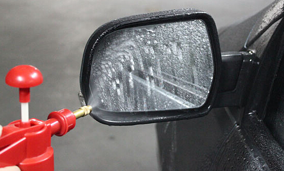 對付雨天后視鏡水珠