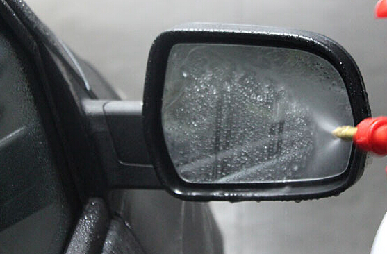 對付雨天后視鏡水珠